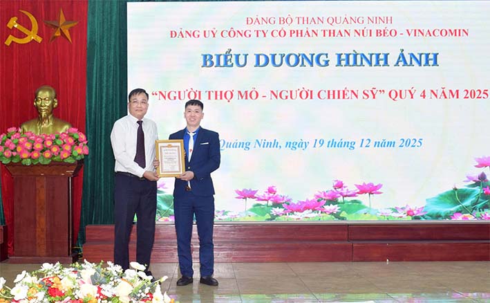 Đảng ủy Than Núi Béo khen thưởng 20 tấm gương “Người thợ mỏ - Người chiến sĩ” quý IV năm 2025